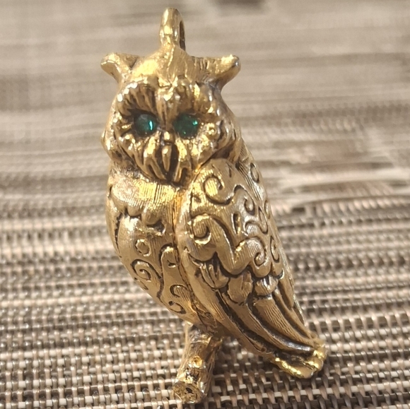 Vintage 70s Max Factor Gold Owl Pendant Necklace with Green Eyes - Picture 2 of 5